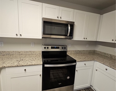 901 Nw 15th Place - Photo Thumbnail 31