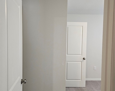 901 Nw 15th Place - Photo Thumbnail 10