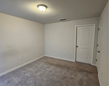 901 Nw 15th Place - Photo Thumbnail 19