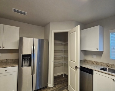 901 Nw 15th Place - Photo Thumbnail 32