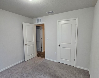 901 Nw 15th Place - Photo Thumbnail 25