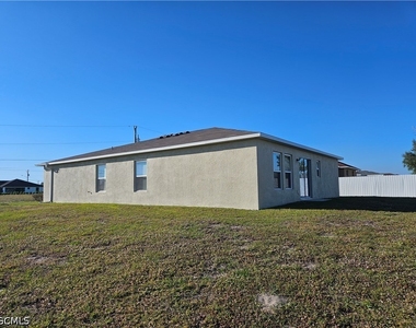 901 Nw 15th Place - Photo Thumbnail 34