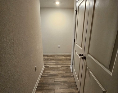 901 Nw 15th Place - Photo Thumbnail 26