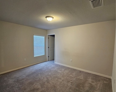 901 Nw 15th Place - Photo Thumbnail 17