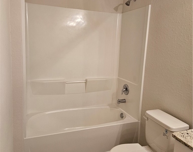 901 Nw 15th Place - Photo Thumbnail 22