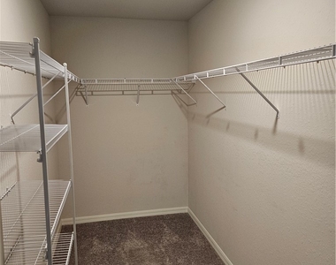 901 Nw 15th Place - Photo Thumbnail 21