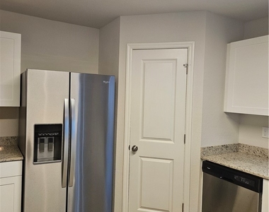 901 Nw 15th Place - Photo Thumbnail 30