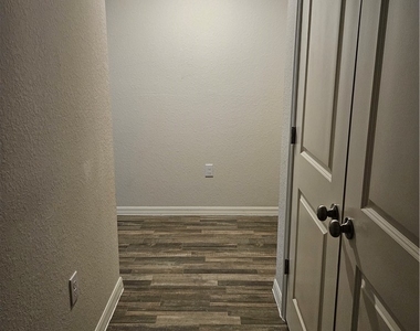 901 Nw 15th Place - Photo Thumbnail 27