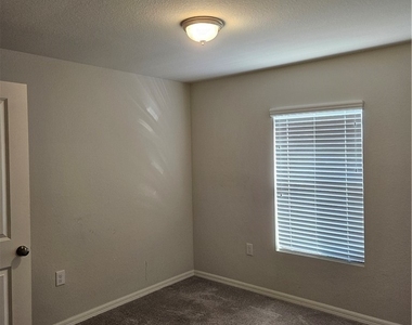 901 Nw 15th Place - Photo Thumbnail 11