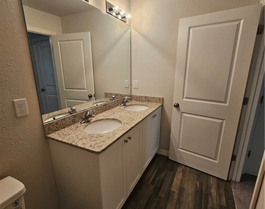 901 Nw 15th Place - Photo Thumbnail 23
