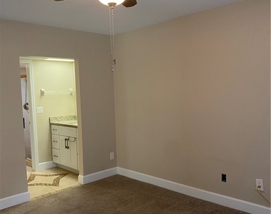 15370 Transit Court - Photo Thumbnail 10