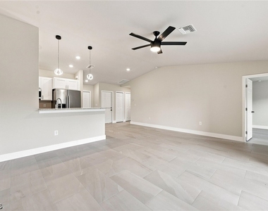 736-738 Gilbert Avenue S - Photo Thumbnail 39