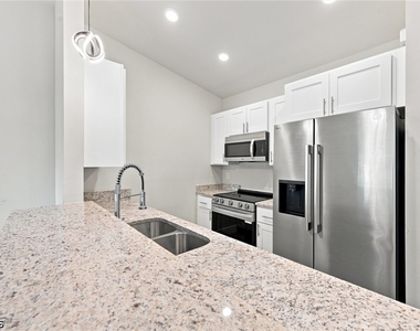736-738 Gilbert Avenue S - Photo Thumbnail 32