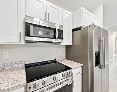 736-738 Gilbert Avenue S - Photo Thumbnail 35