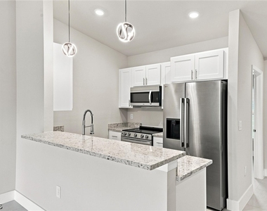 736-738 Gilbert Avenue S - Photo Thumbnail 30