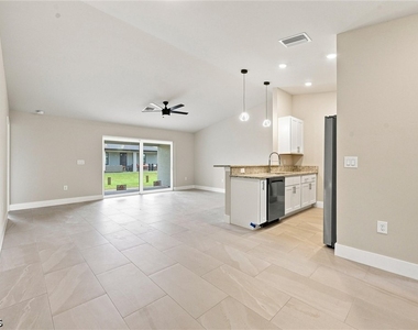 736-738 Gilbert Avenue S - Photo Thumbnail 27