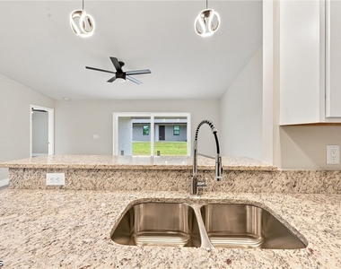 736-738 Gilbert Avenue S - Photo Thumbnail 36