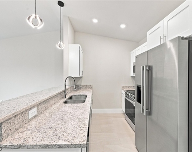 736-738 Gilbert Avenue S - Photo Thumbnail 33