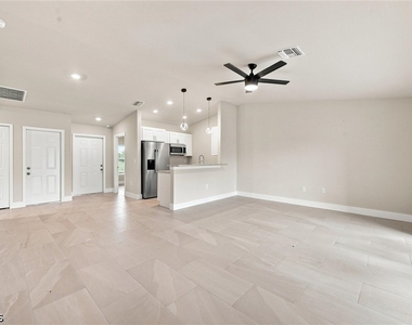 736-738 Gilbert Avenue S - Photo Thumbnail 9