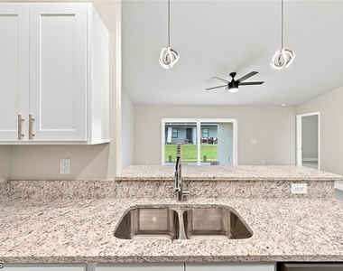 736-738 Gilbert Avenue S - Photo Thumbnail 8