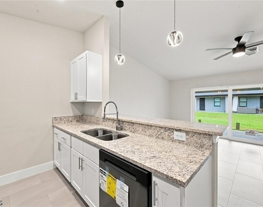 736-738 Gilbert Avenue S - Photo Thumbnail 5