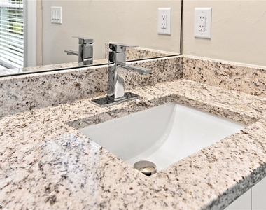736-738 Gilbert Avenue S - Photo Thumbnail 16
