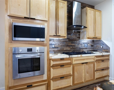 10930 Exeter Street - Photo Thumbnail 5