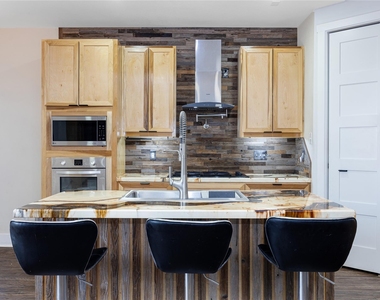 10930 Exeter Street - Photo Thumbnail 4
