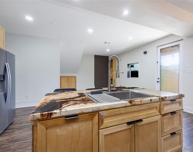10930 Exeter Street - Photo Thumbnail 7