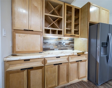 10930 Exeter Street - Photo Thumbnail 8