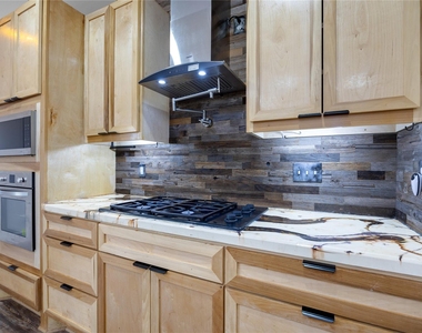10930 Exeter Street - Photo Thumbnail 6