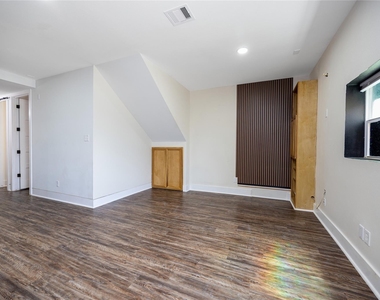 10930 Exeter Street - Photo Thumbnail 9