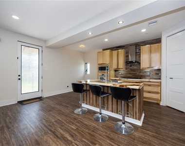 10930 Exeter Street - Photo Thumbnail 3