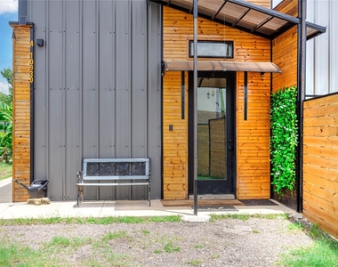 10930 Exeter Street - Photo Thumbnail 2