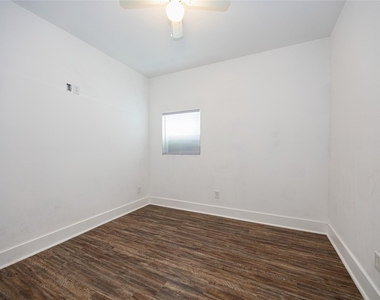 10930 Exeter Street - Photo Thumbnail 13