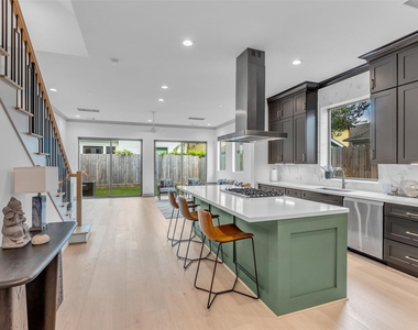 1724 Ridgewood St - Photo Thumbnail 5