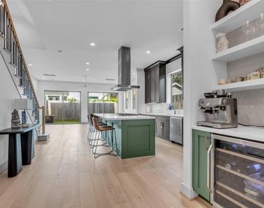 1724 Ridgewood St - Photo Thumbnail 7