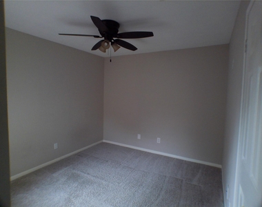 4422 Haiti Lane - Photo Thumbnail 12