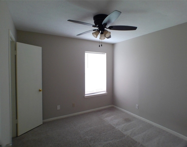 4422 Haiti Lane - Photo Thumbnail 6