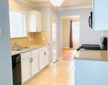 3923 Carriage Park Row - Photo Thumbnail 5