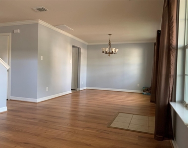 3923 Carriage Park Row - Photo Thumbnail 2