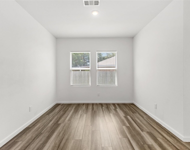 3602 Admiralty Drive - Photo Thumbnail 18