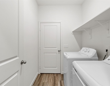 3602 Admiralty Drive - Photo Thumbnail 7