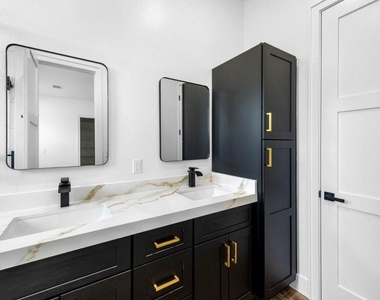323 Road 5840 - Photo Thumbnail 9