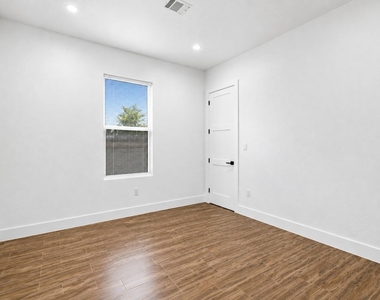 323 Road 5840 - Photo Thumbnail 4