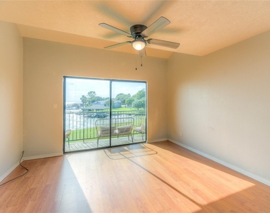 445 Carolcrest Lane - Photo Thumbnail 2