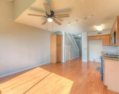 445 Carolcrest Lane - Photo Thumbnail 3