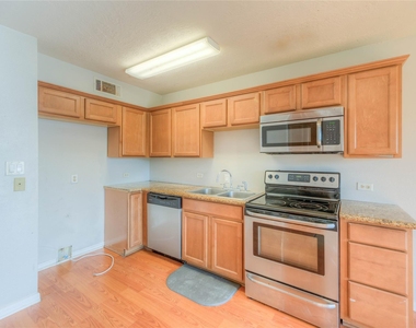 445 Carolcrest Lane - Photo Thumbnail 5