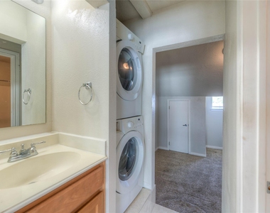 445 Carolcrest Lane - Photo Thumbnail 12