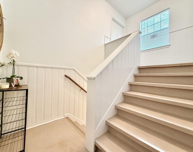 2126 Banks Street - Photo Thumbnail 7